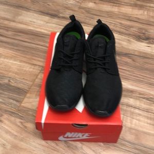 MENS NIKE ROSHE RUN ONE ROSHERUN TRIPLE BLACK